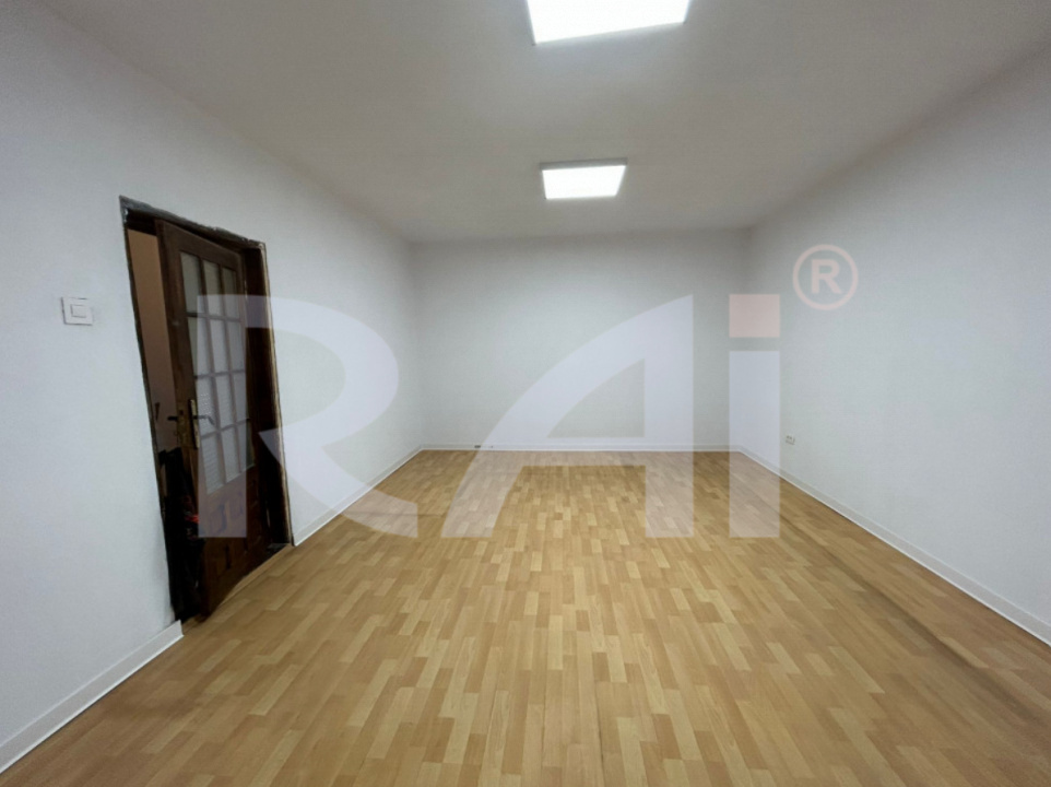 Vad comercial Piața Gării – casă 3 camere + curte