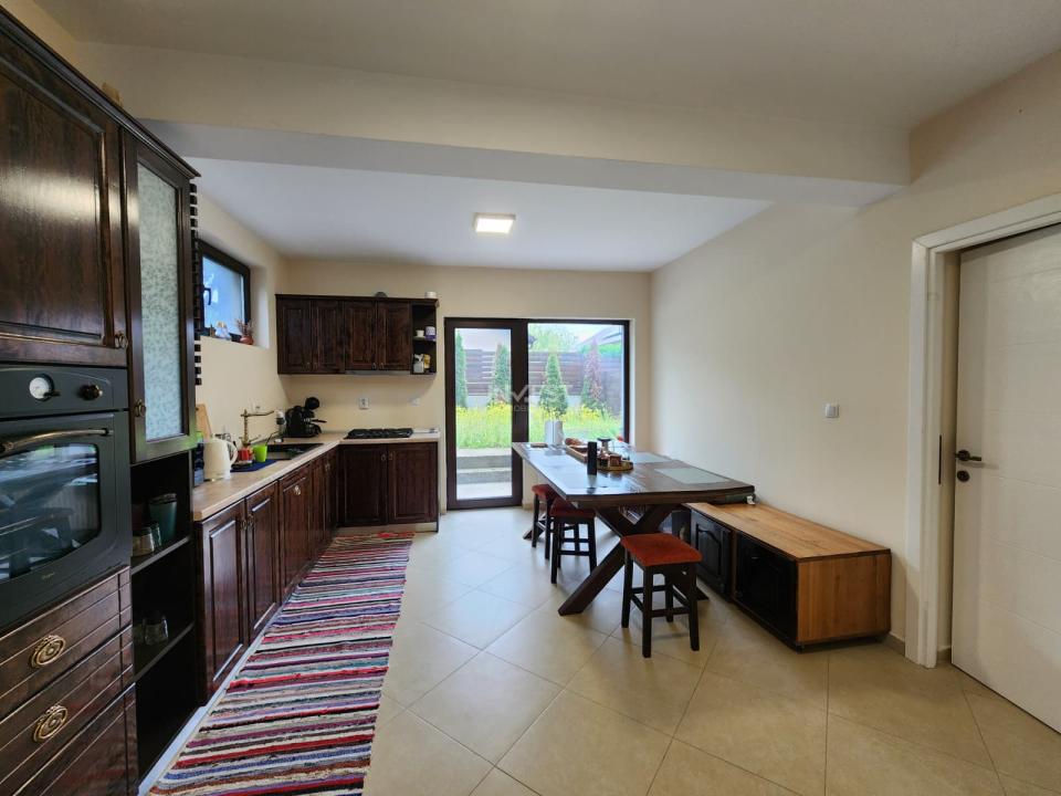 Casa de vanzare 120mp utili, 3 bai zona Valea Adanca-Mega Image - 7