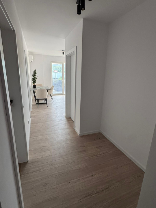 VANDUT!Oferim spre vanzare un apartament decomandat , 2 camere, mobilat!
