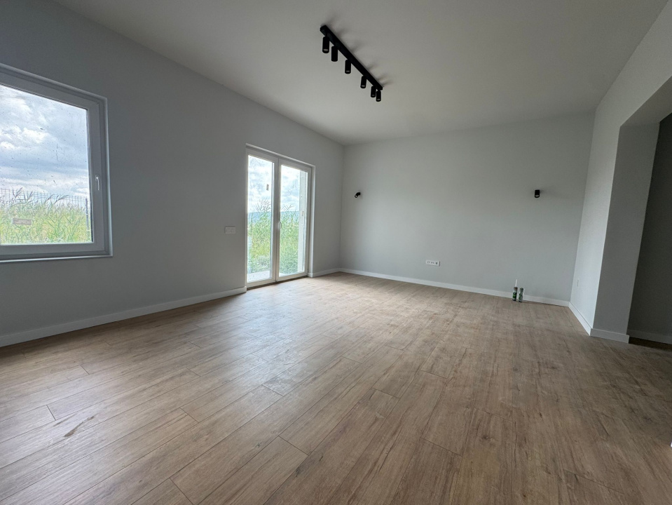 Duplex, Finisat, 4 camere, 3 bai, Teren 370 , Complex Nou!