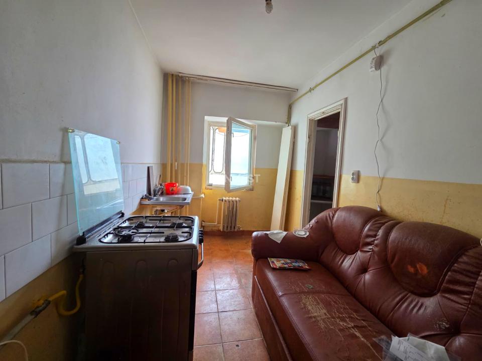 APARTAMENT 3 CAMERE-DECOMANDAT-ETAJ 1 - 7