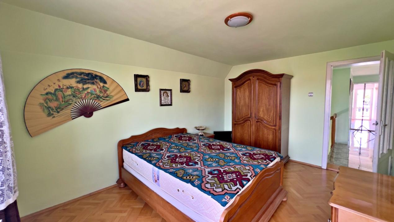 Casă 6 camere D+P+M-217 mp utili, 515 mp curte, Zona  Cartier Kogalniceanu 