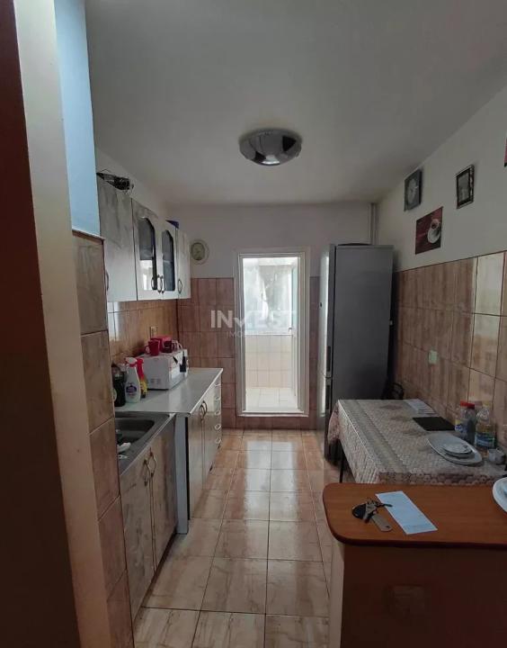 Apartament de 2 camere, decomandat, etaj intermediar - 5