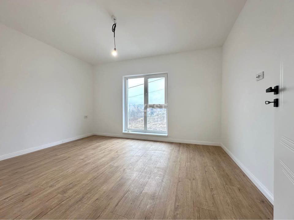 CASA INDIVIDUALA - 3 CAMERE - 2 BAI - 350 MP TEREN - langa Scoala Vorovesti - 2
