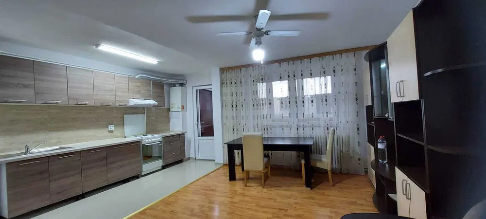 Apartament de 3 camere, 66 mp utili,  2 balcoane, Zona Manastur
