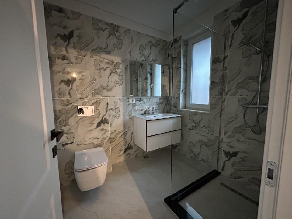 Casă individuală P+1E, 4 camere, 3 băi, dormitor matrimonial cu baie proprie - 9