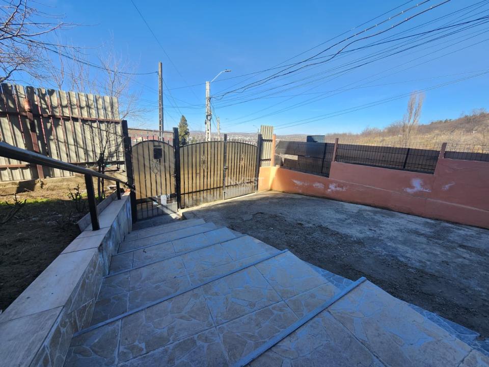 CASA INDIVIDUALA , ZONA TOMESTI, 5 CAMERE - 3