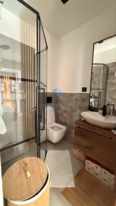 P-ta Romana 3 camere renovat cu 2 bai si balcon + parcare ( 100 euro)  - fotografie proprietate 7