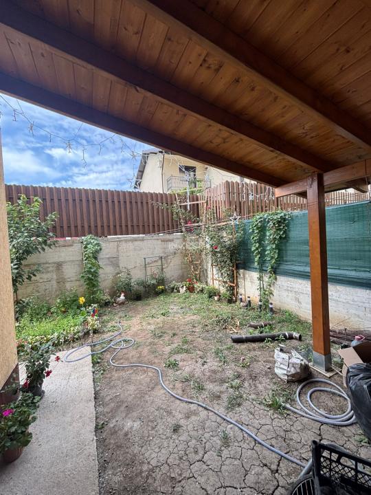 Apartament 3 camere , semidecomandat, loc de parcare si curte de 89 mp - 8