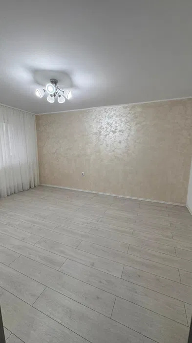 TOMIS III-MACUL ROSU-APARTAMENT CU 2 CAMERE DECOMANDAT CENTRALA GAZE