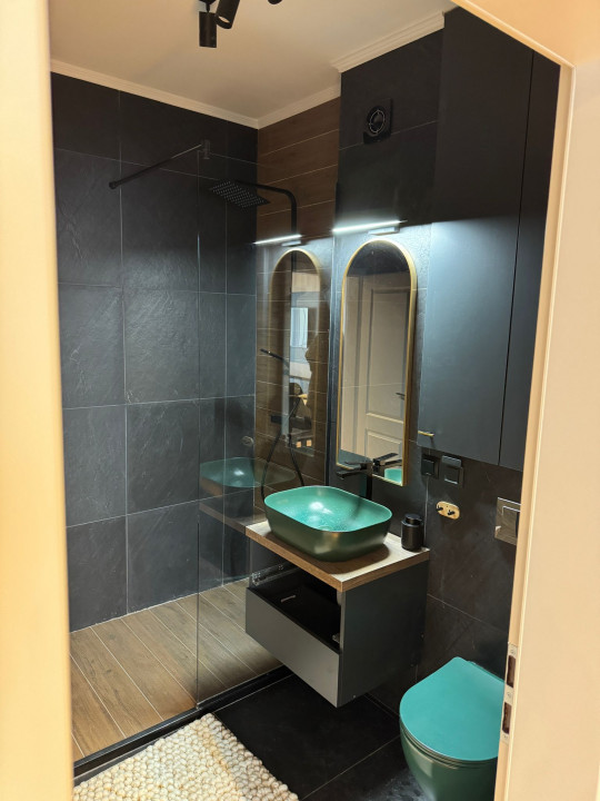 Apartament de 3 camere, 67 mp utili, 2 balcoane, Zona Teilor