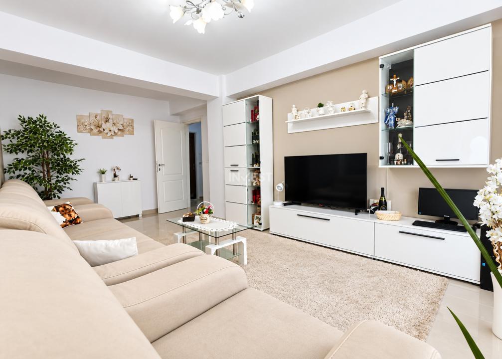 2 camere decomandat, mobilat si utilat, 2 locuri parcare, lift, boxa. - 1