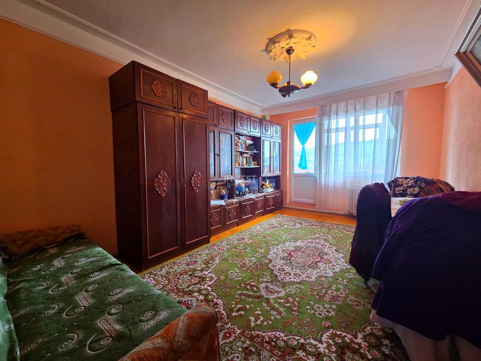 Apartament 3 camere, Decomandat, Etaj intermediar - 3