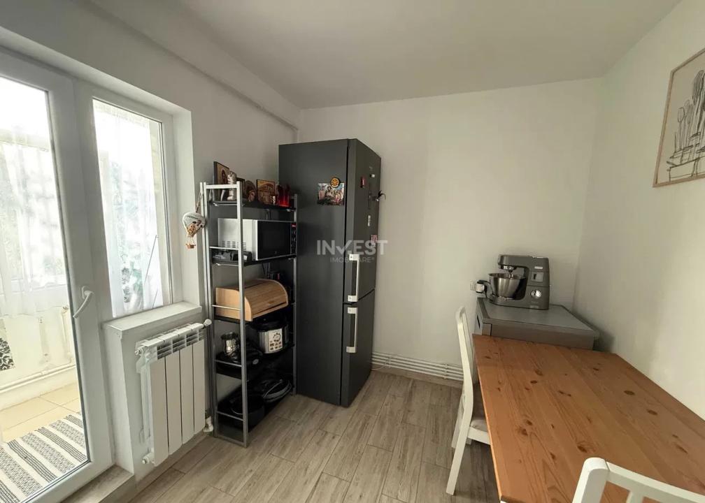 Apartament cu 3 camere decomandat, zona Nicolina (str. Orientului) - 2