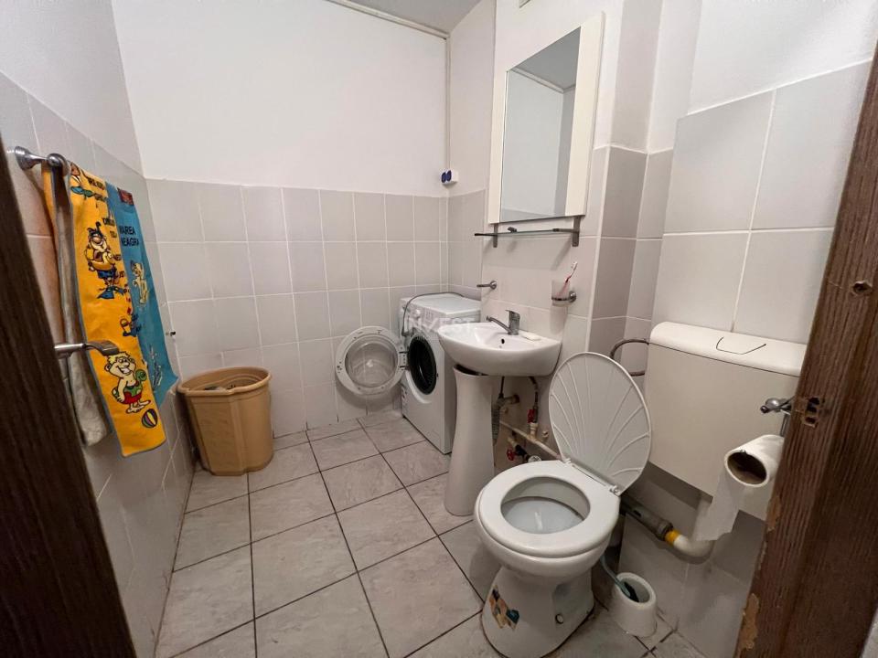 Apartament 4 camere-etaj 1-90 mp-Podu Ros-sens giratoriu - 9