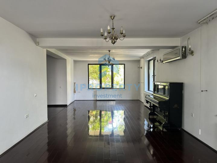 Pipera Vila P+1+M Nemobilata 7 Camere  - fotografie proprietate 10