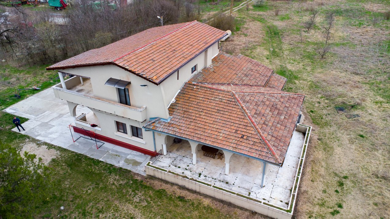 Domeniul si Conacul Furculesti, 30000mp pe malul lacului, ocazie unica