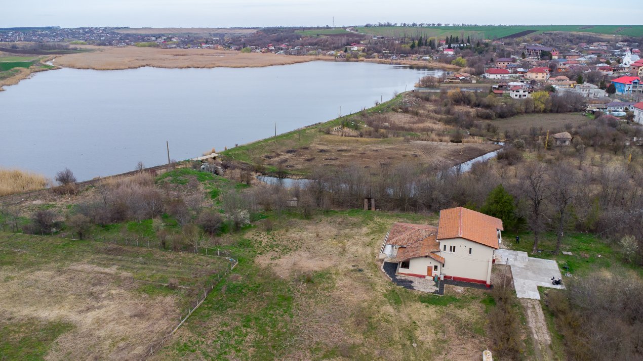 Domeniul si Conacul Furculesti, 30000mp pe malul lacului, ocazie unica