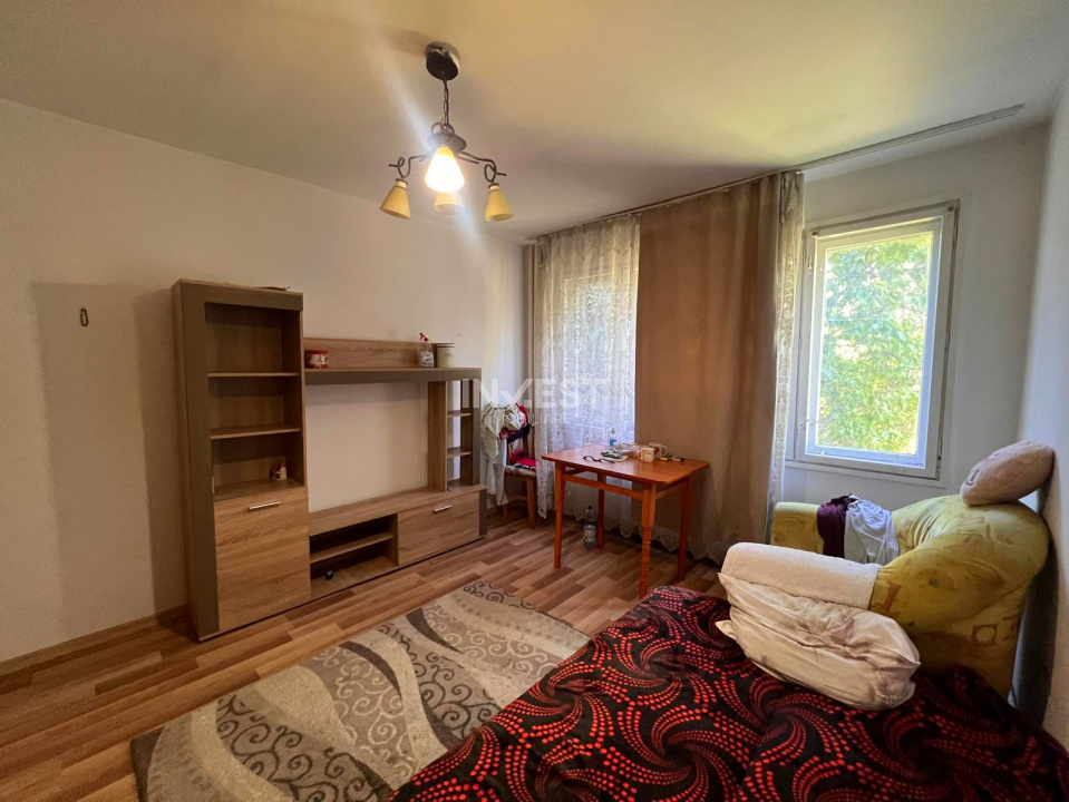 Apartament 4 camere-etaj 1-90 mp-Podu Ros-sens giratoriu - 1