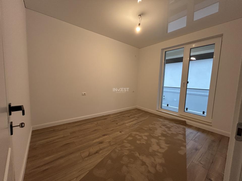 Casă individuală P+1E, 4 camere, 3 băi, dormitor matrimonial cu baie proprie - 10