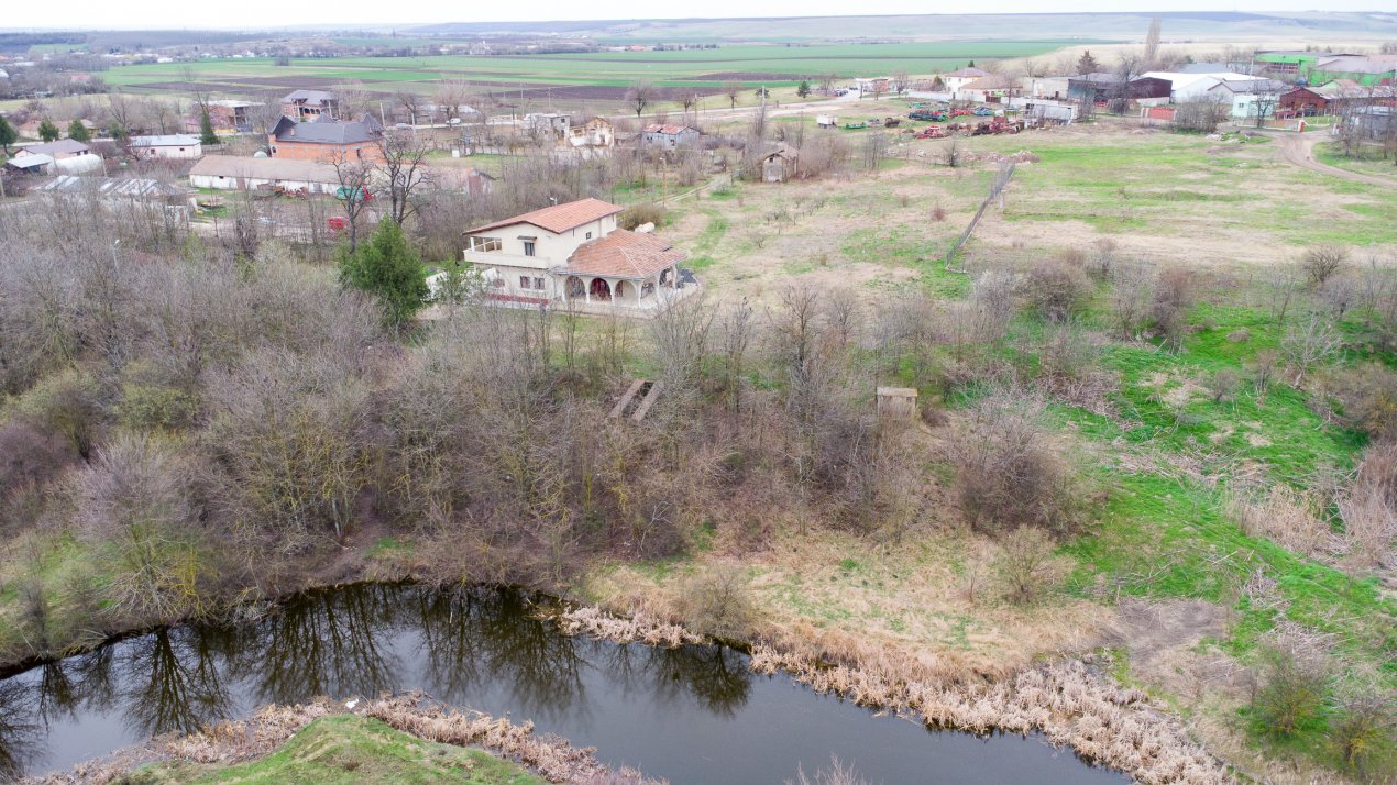 Domeniul si Conacul Furculesti, 30000mp pe malul lacului, ocazie unica