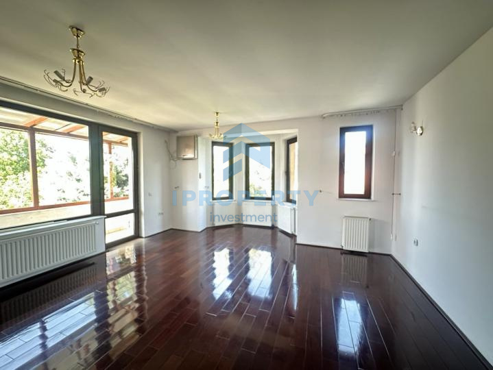 Pipera Vila P+1+M Nemobilata 7 Camere  - fotografie proprietate 15