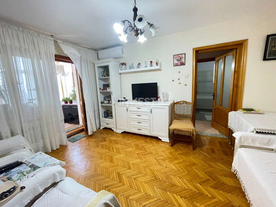 Apartament 3 camere-Podu Ros-Liceul Racovita-etaj 2 - 1