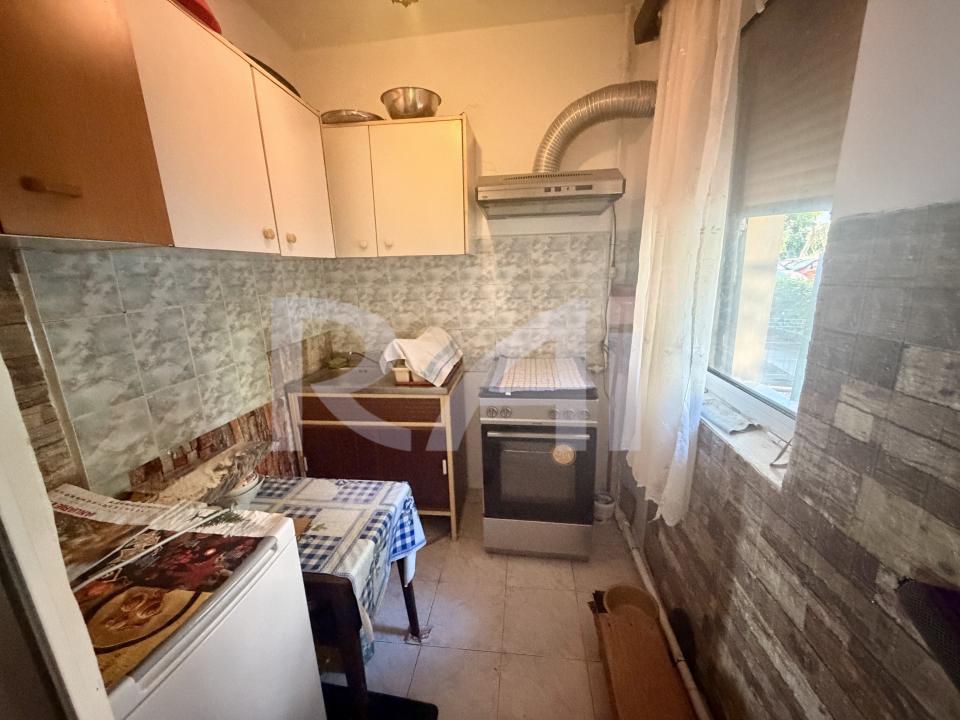 Super preț! 2 camere cu balcon, parter, Craiovița-Orizont
