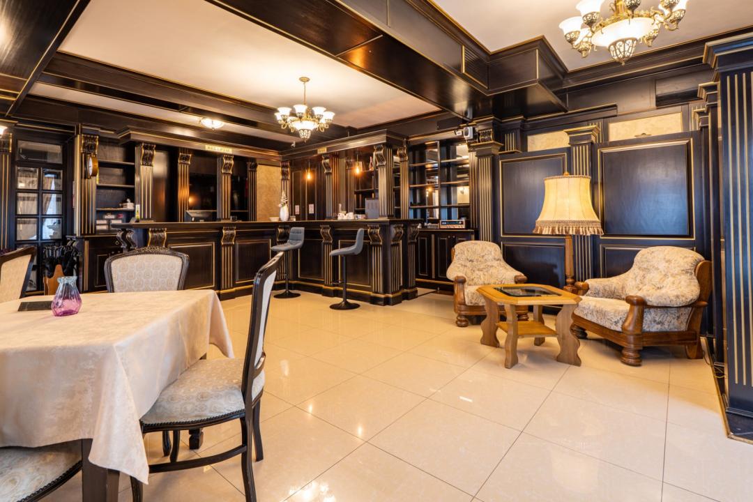 Hotel de vânzare, ideal pentru horeca sau clinică medicală