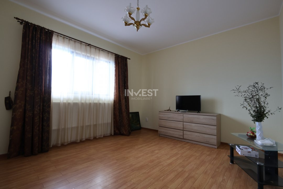 Casă de vânzare în Rediu – Spațiu Generos pentru Două Familii - 5