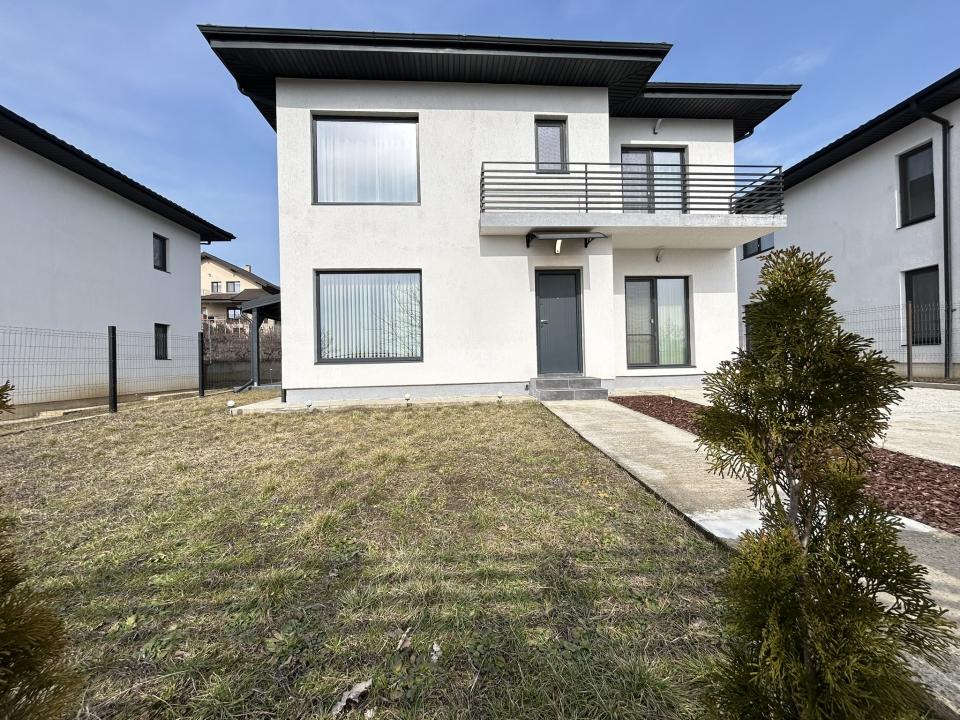 Casa individuala, 5 camere, 3 bai, utilata. Zona Bucium- Plopii Fara Sot, IASI - 1