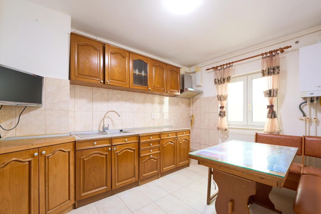 Apartament decomandat | 3 camere | zona Gara | luminos E-V