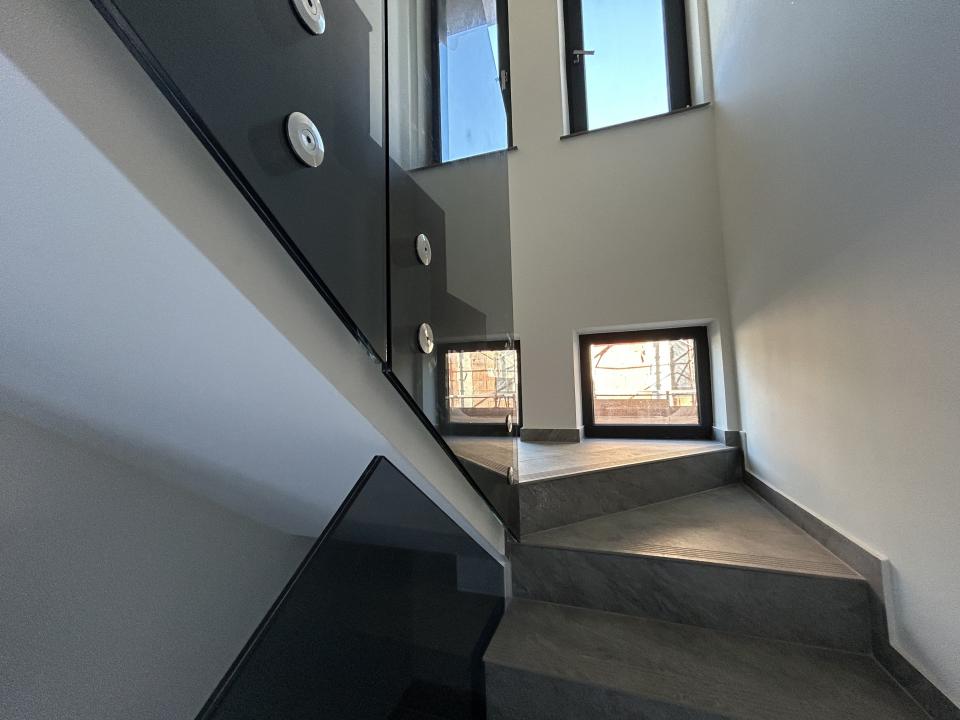 Casă Individuală 5 CAMERE, 3 BĂI, COMISION 0% - 9