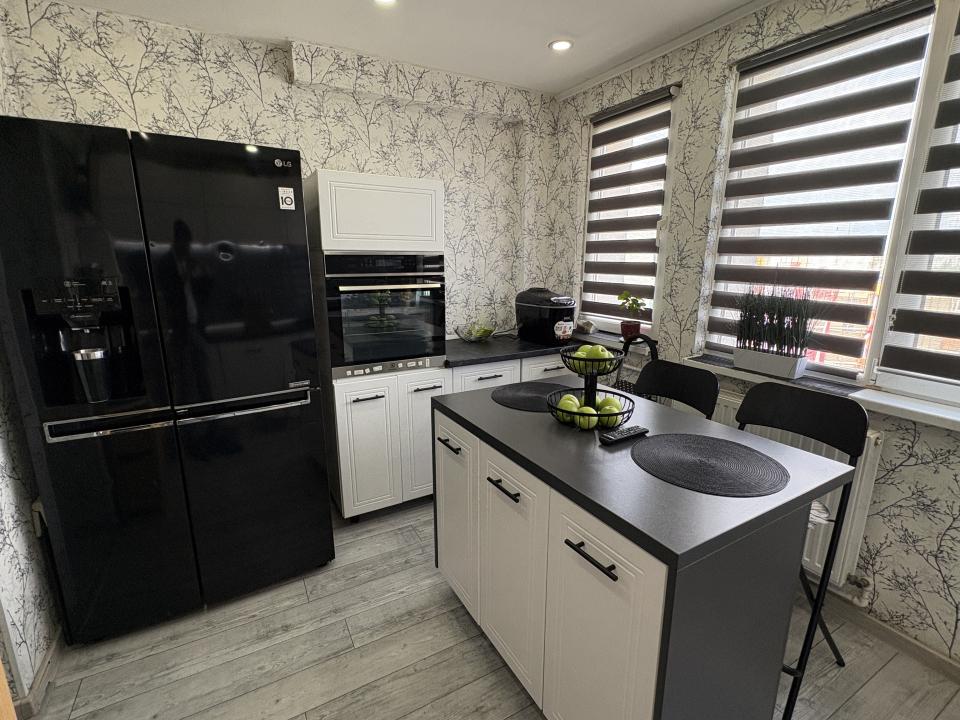 Apartament 3 camere Titan 74 mp renovat bloc anvelopat
