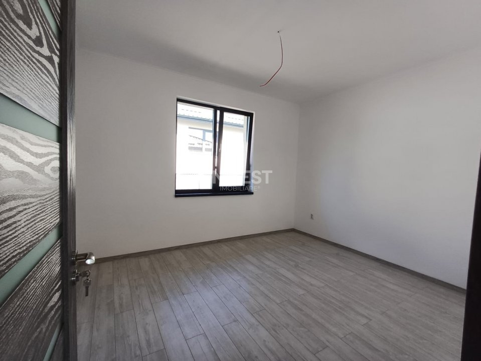 Casă cu 4 camere, 2 băi, beci spațios și 400 mp teren - 11