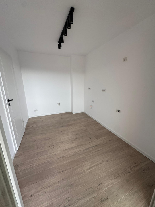VANDUT!Oferim spre vanzare un apartament decomandat , 2 camere, mobilat!