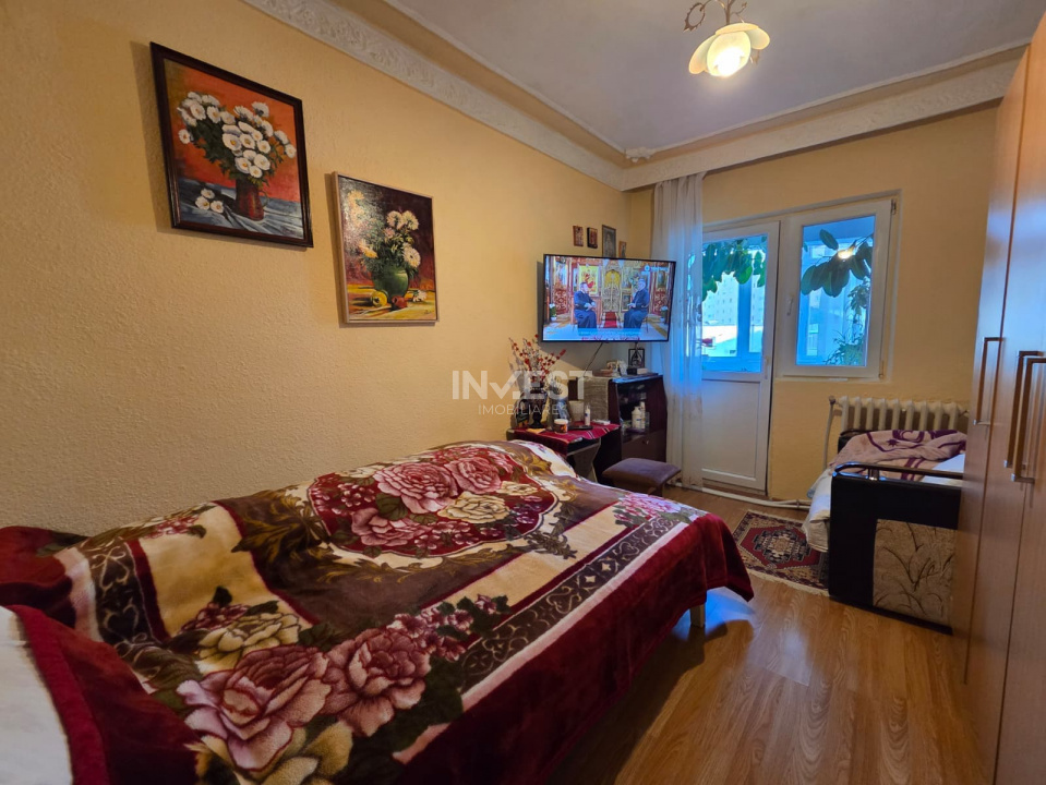 DE VANZARE-APARTAMENT 4 CAMERE-DECOMANDAT-DACIA - 1