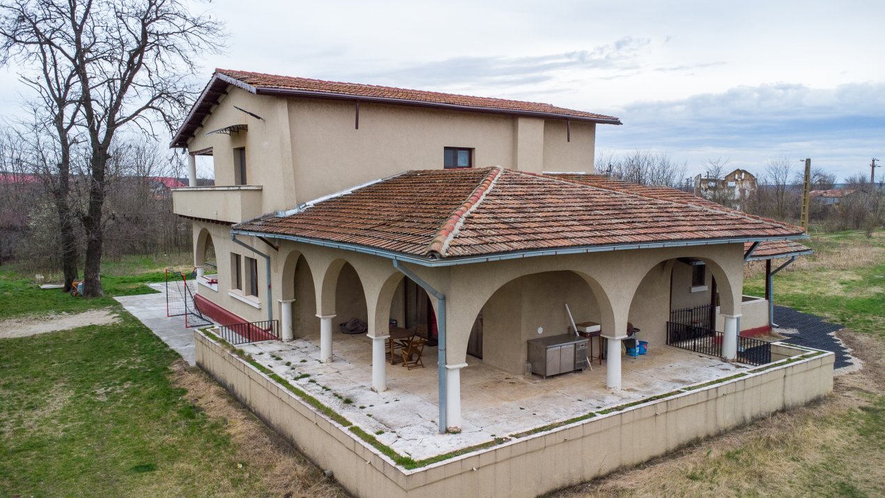 Domeniul si Conacul Furculesti, 30000mp pe malul lacului, ocazie unica