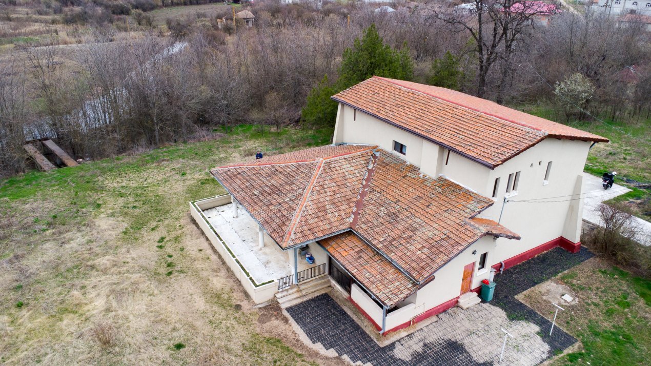 Domeniul si Conacul Furculesti, 30000mp pe malul lacului, ocazie unica