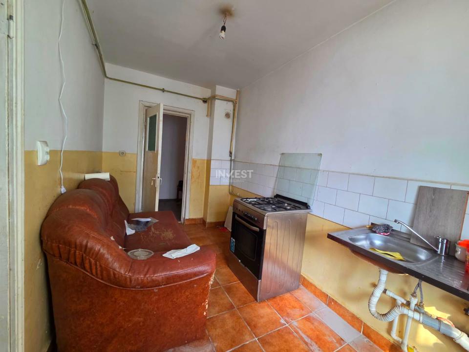 APARTAMENT 3 CAMERE-DECOMANDAT-ETAJ 1 - 8