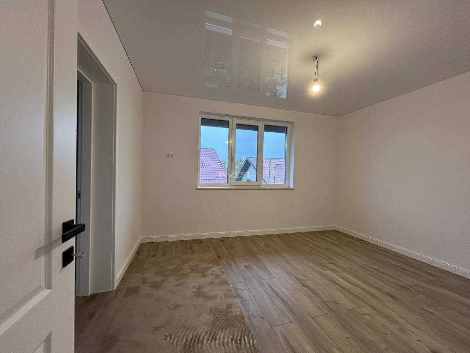 Casă individuală P+1E, 4 camere, 3 băi, dormitor matrimonial cu baie proprie - 5