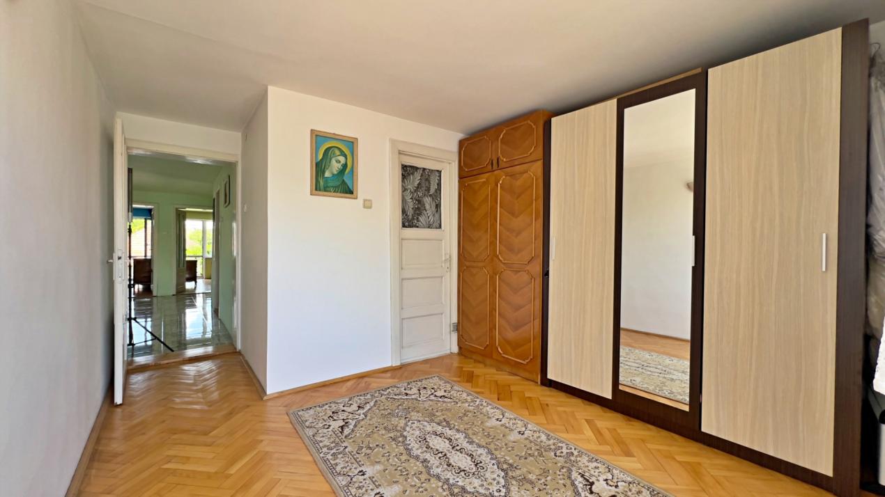 Casă 6 camere D+P+M-217 mp utili, 515 mp curte, Zona  Cartier Kogalniceanu 