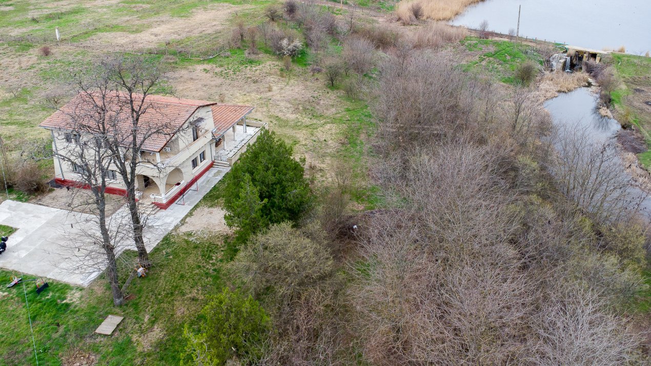 Domeniul si Conacul Furculesti, 30000mp pe malul lacului, ocazie unica
