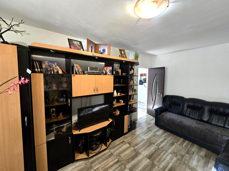 Apartament 3 camere decomandat Soseaua Salaj Petre Paun 2 bai 66.11 mp mobilat