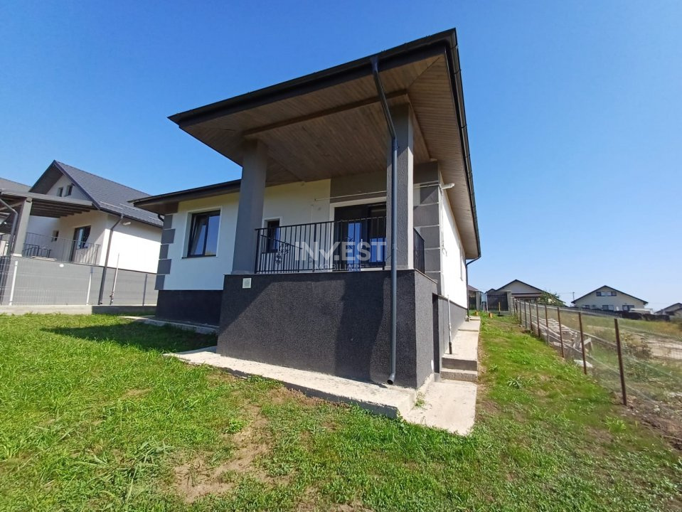 Casă cu 4 camere, 2 băi, beci spațios și 400 mp teren - 4