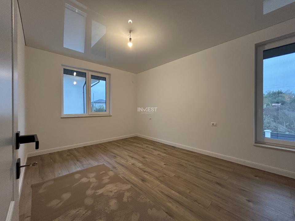 Casă individuală P+1E, 4 camere, 3 băi, dormitor matrimonial cu baie proprie - 7
