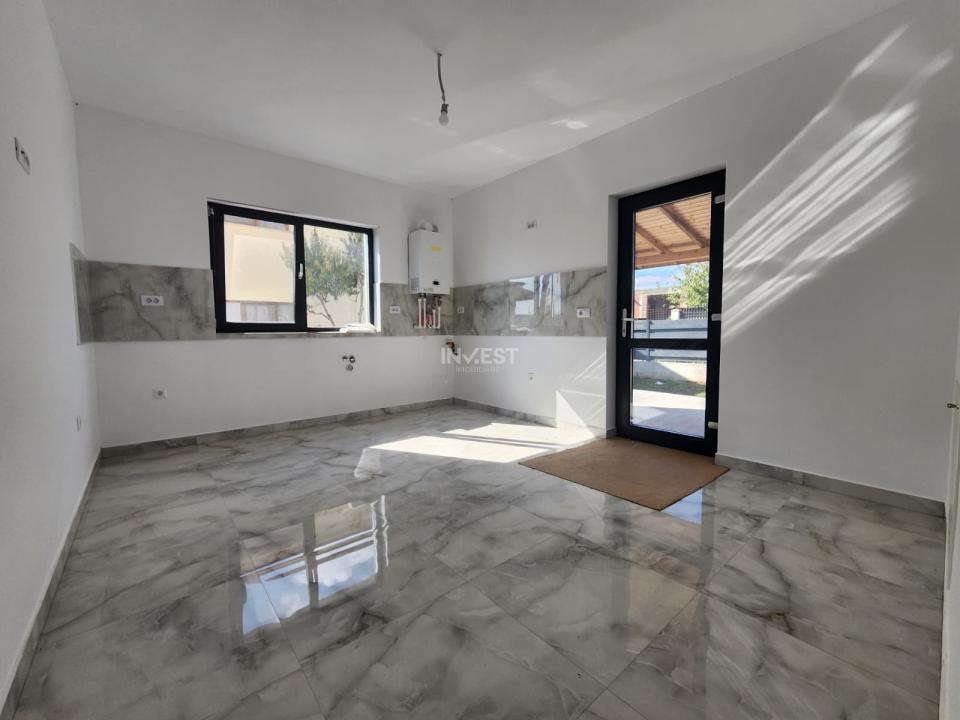 CASA DE VANZARE, 4 CAMERE 2 BAI SI MAGAZIE , VALEA ADANCA- 5 DRUMURI - 7