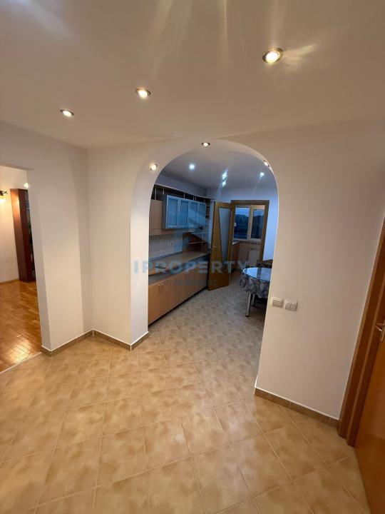 Închiriere Apartament 3 camere în Aparatorii Patriei-2 Bai-Centrala Proprie-Park - fotografie proprietate 7