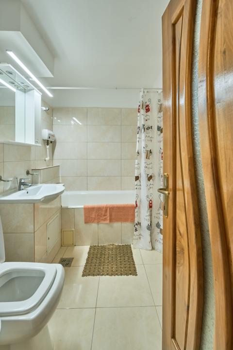 Apartament decomandat | 3 camere | zona Gara | luminos E-V