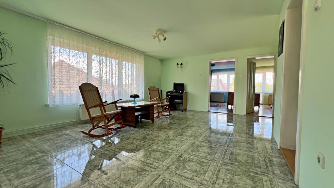 Casă 6 camere D+P+M-217 mp utili, 515 mp curte, Zona  Cartier Kogalniceanu 